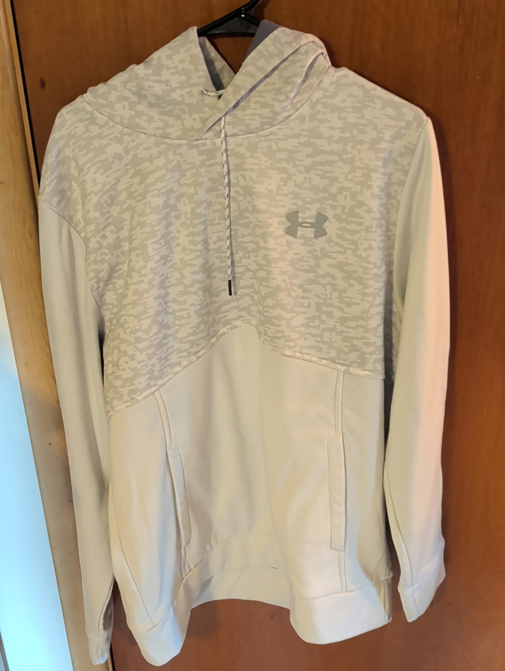 Under Armour Men’s Light Gray Camo Hooded Sweatshirt